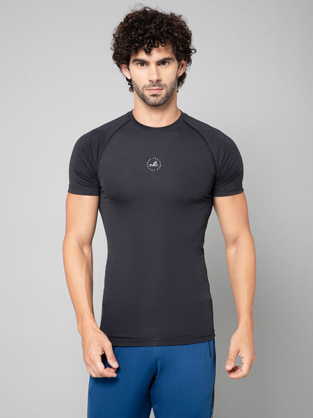 MINIMAL BUZZ LOGO DETAIL-COMPRESSION HALF SLEEVE T-SHIRT